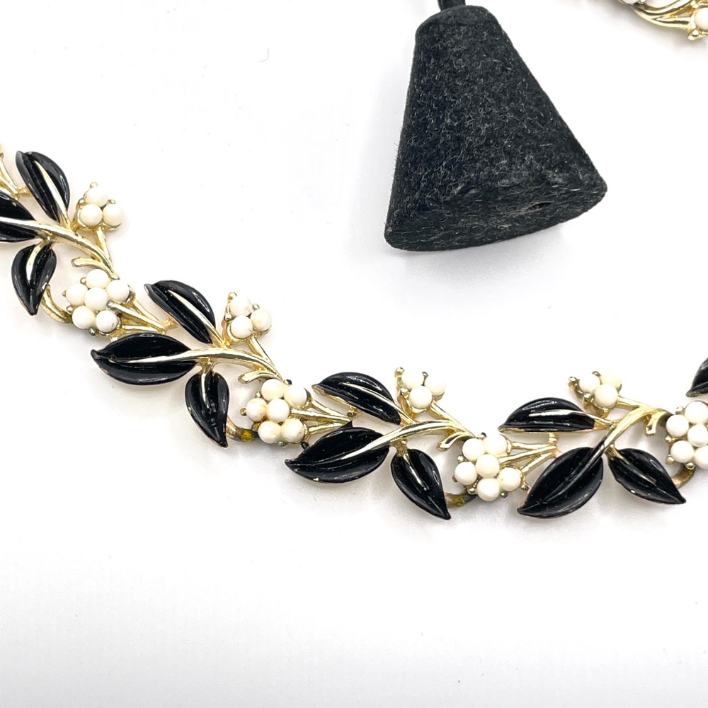 Coro Vintage RARE Black Enamel White Bead Parure Necklace Earrings Bracelet Set - Picture 5 of 16